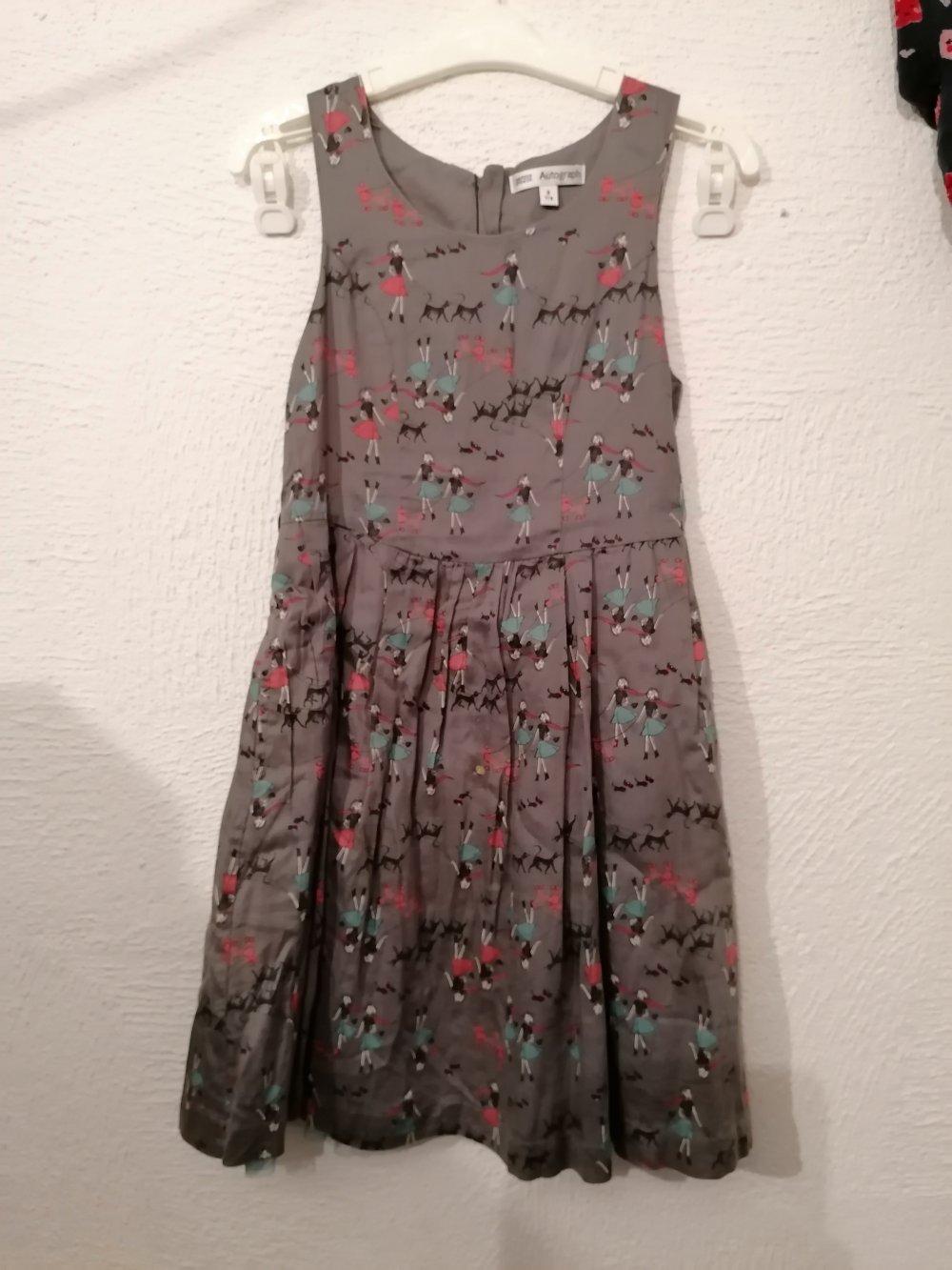 Marks & Spencers schlammfarbenes / graues Sommerkleid mit buntem Print Gr 134
