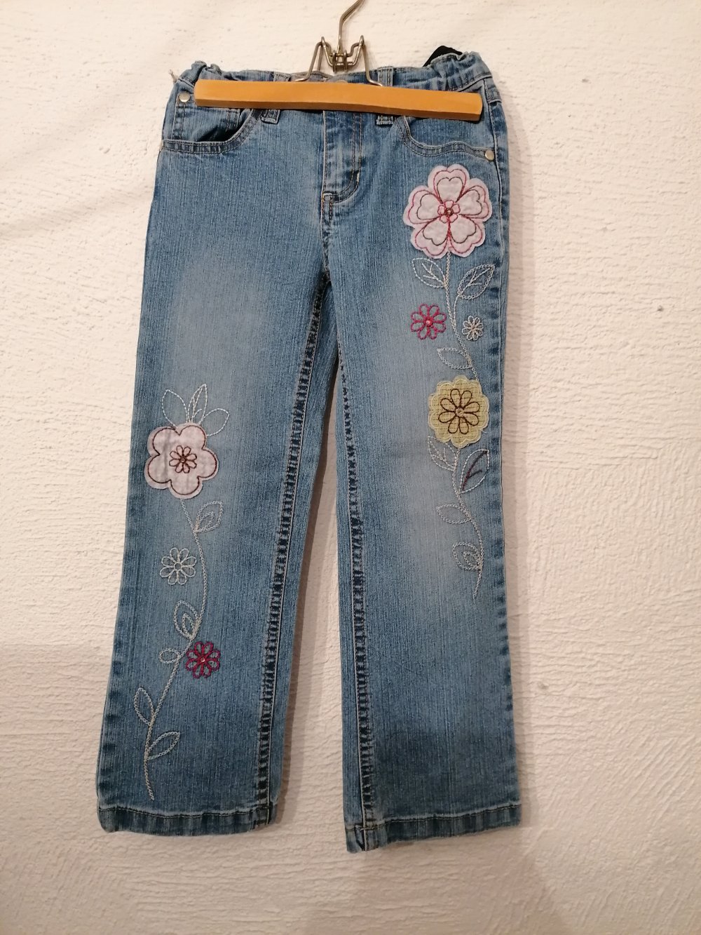 Cicero: hellblaue Jeans mit aufgestickten Blumen Gr. 116