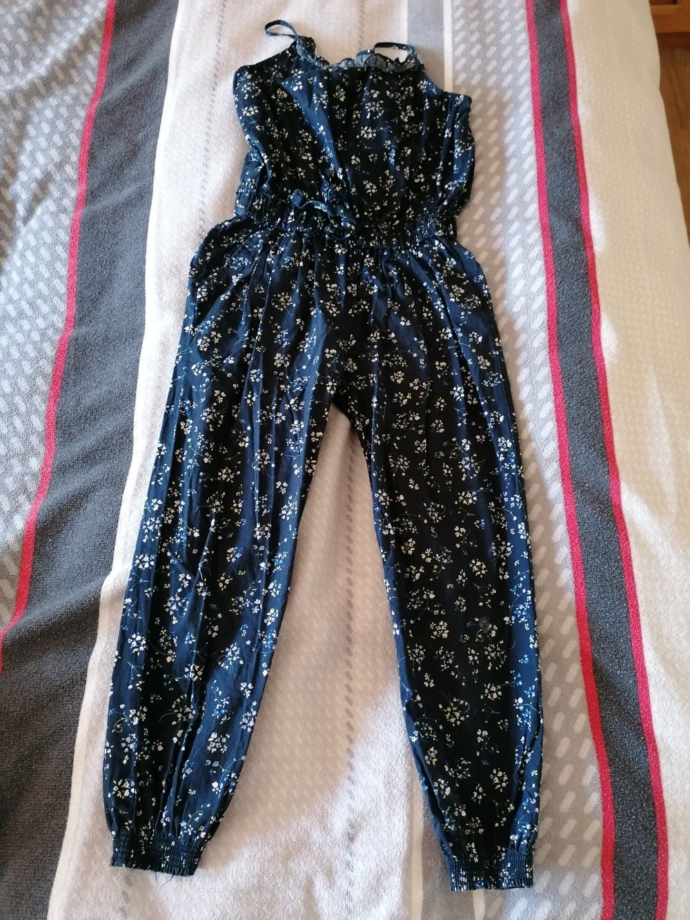 Cotton on Kids: Jumpsuit mit floralem Muster Gr. 128