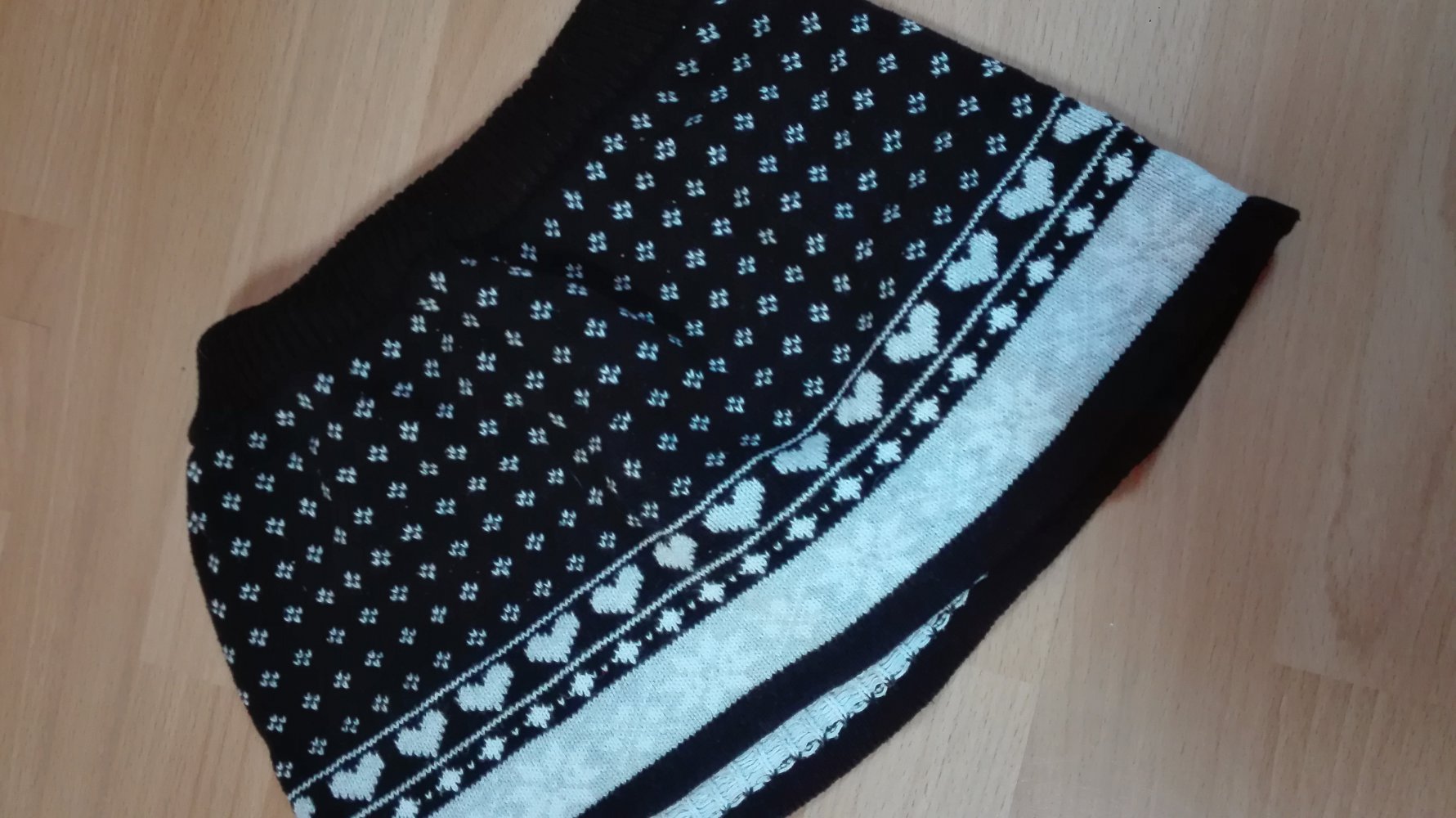 Schwarz grau gemusterter Strickrock Gr. 92/98