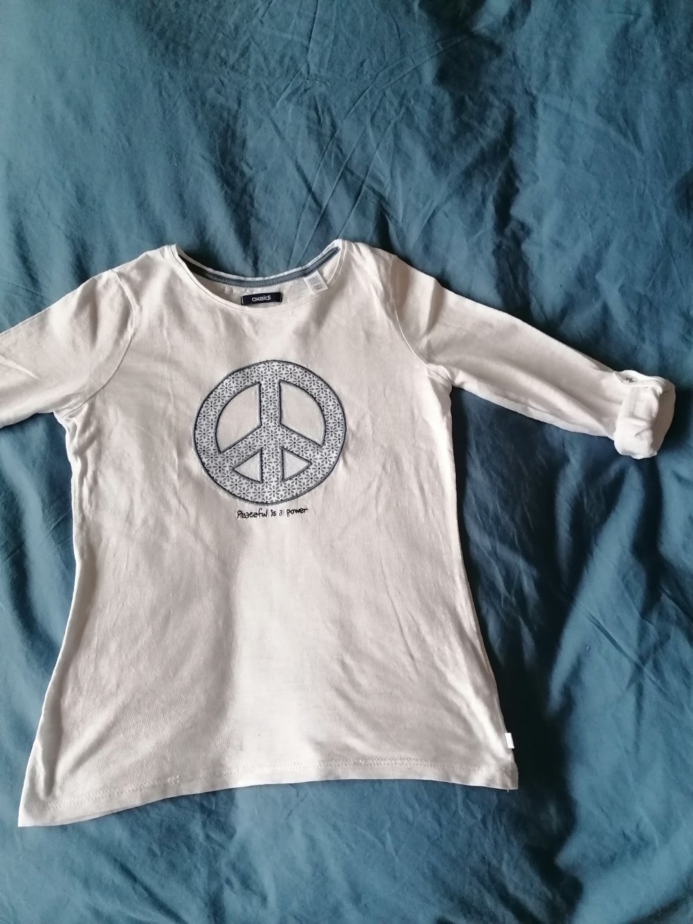 Okaidi: weißes Langarmshirt mit Peace-Applikation Gr. 140