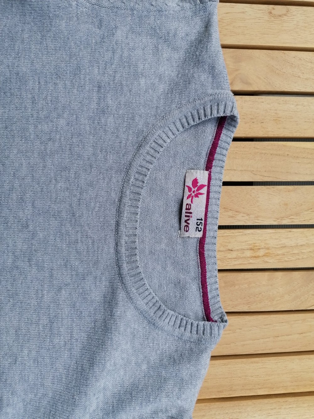 Hellgrauer schlichter Feinstrickpullover Gr. 152