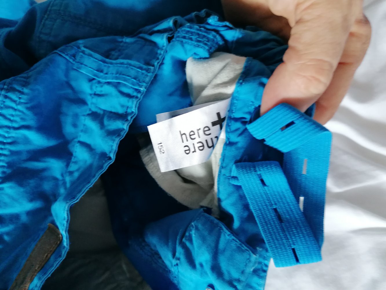 Here & There: hellblaue Short Gr. 152