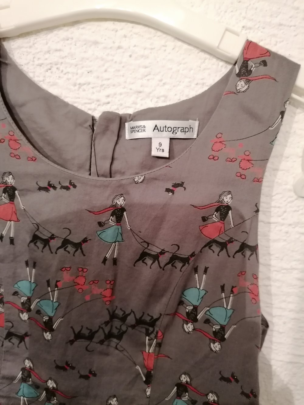 Marks & Spencers schlammfarbenes / graues Sommerkleid mit buntem Print Gr 134