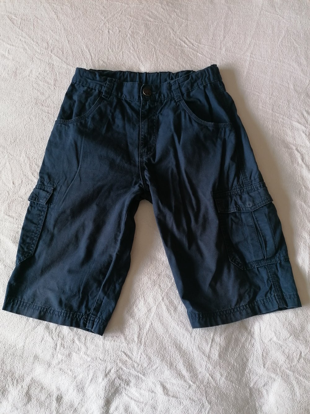 Yigga: dunkelblaue Short mit Cargotaschen Gr. 158