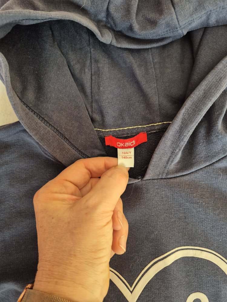 Okaidi: dunkelblauer Hoody mit Herzaufdruck Gr. 140