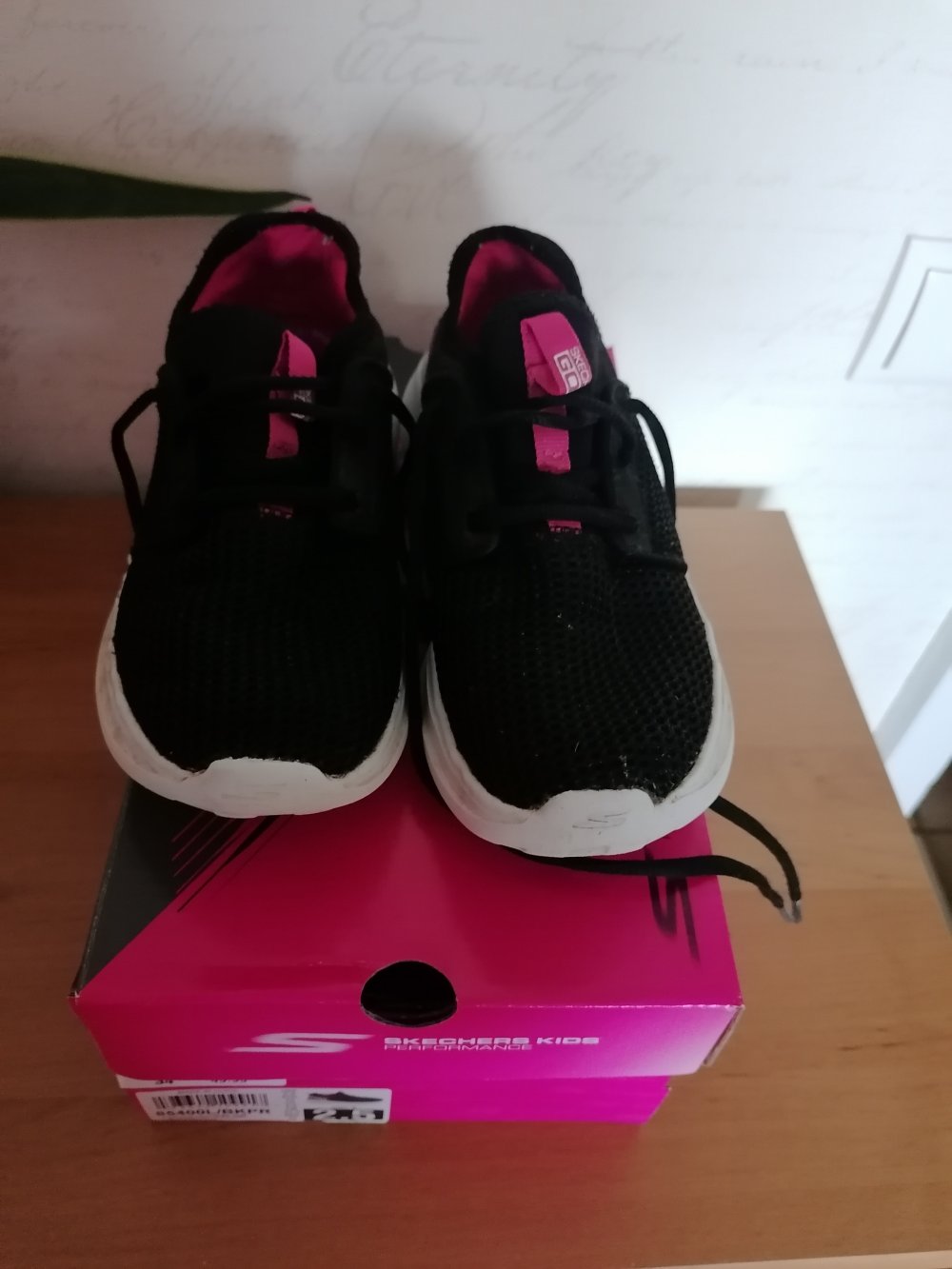 Skechers: Schwarz pinke Sneakers gr. 34