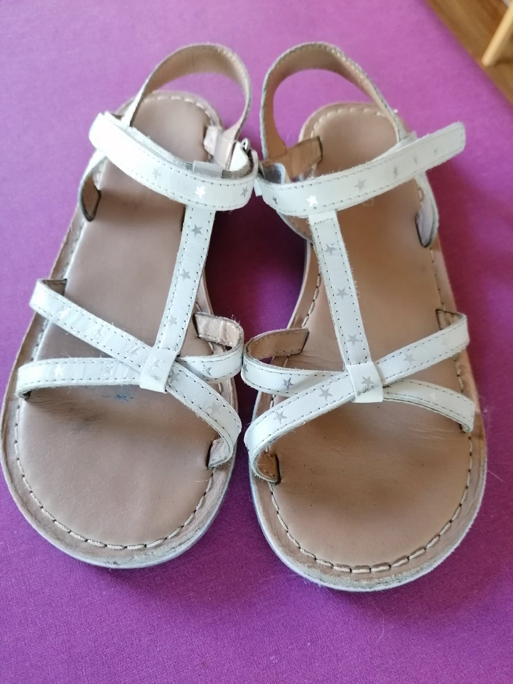 Okaidi: weiße Sandalen mit Sternchen Gr. 34