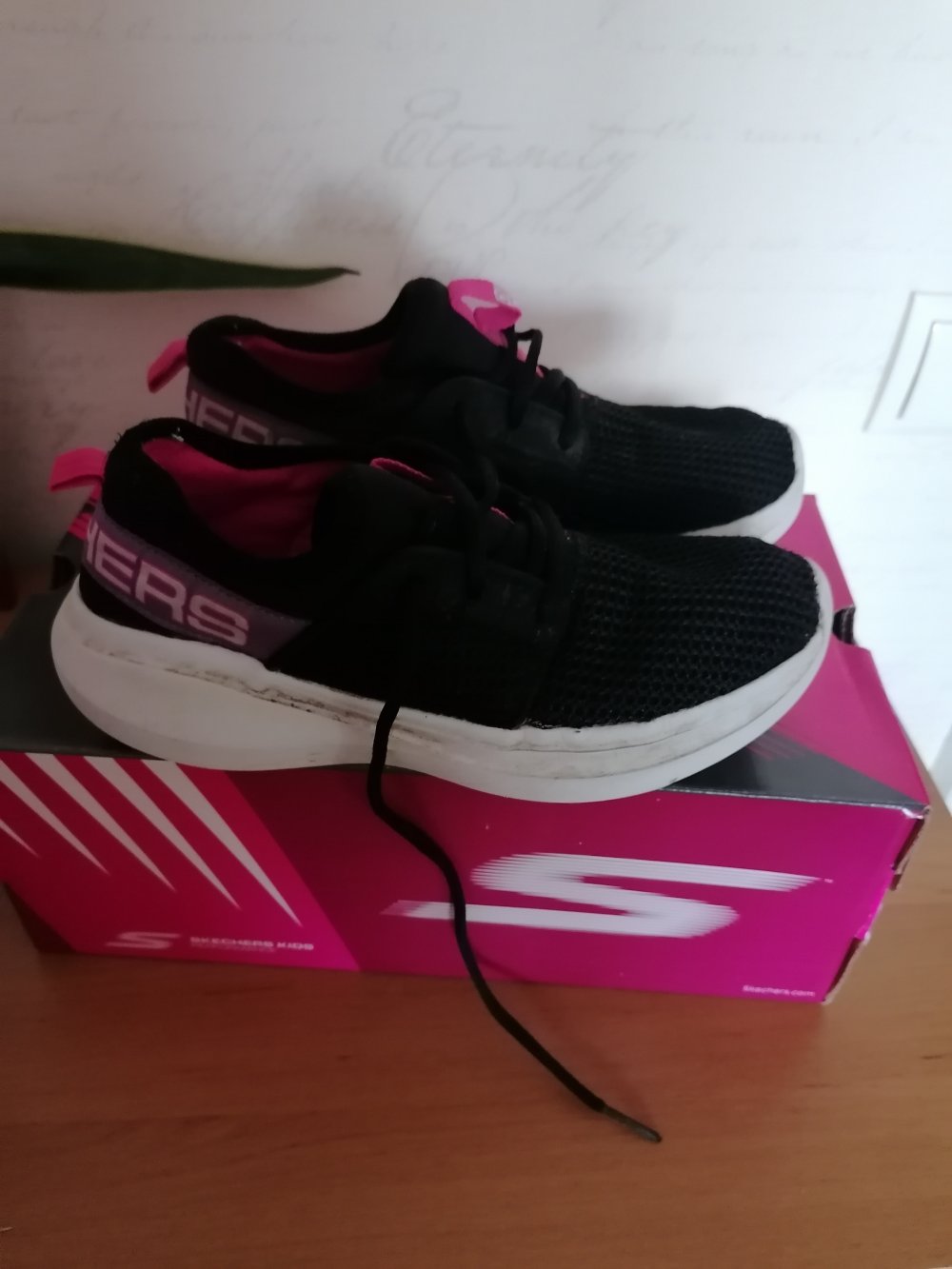 Skechers: Schwarz pinke Sneakers gr. 34