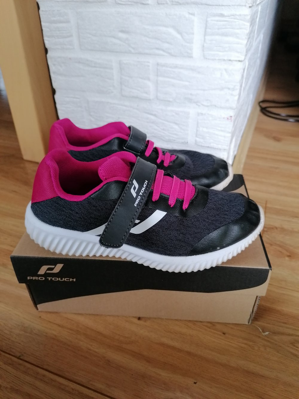 Pro Touch: Hallenturnschuhe Gr. 34