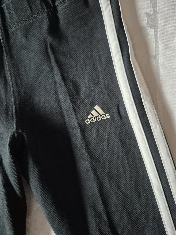 Adidas: knielange Sportleggins Gr. 128
