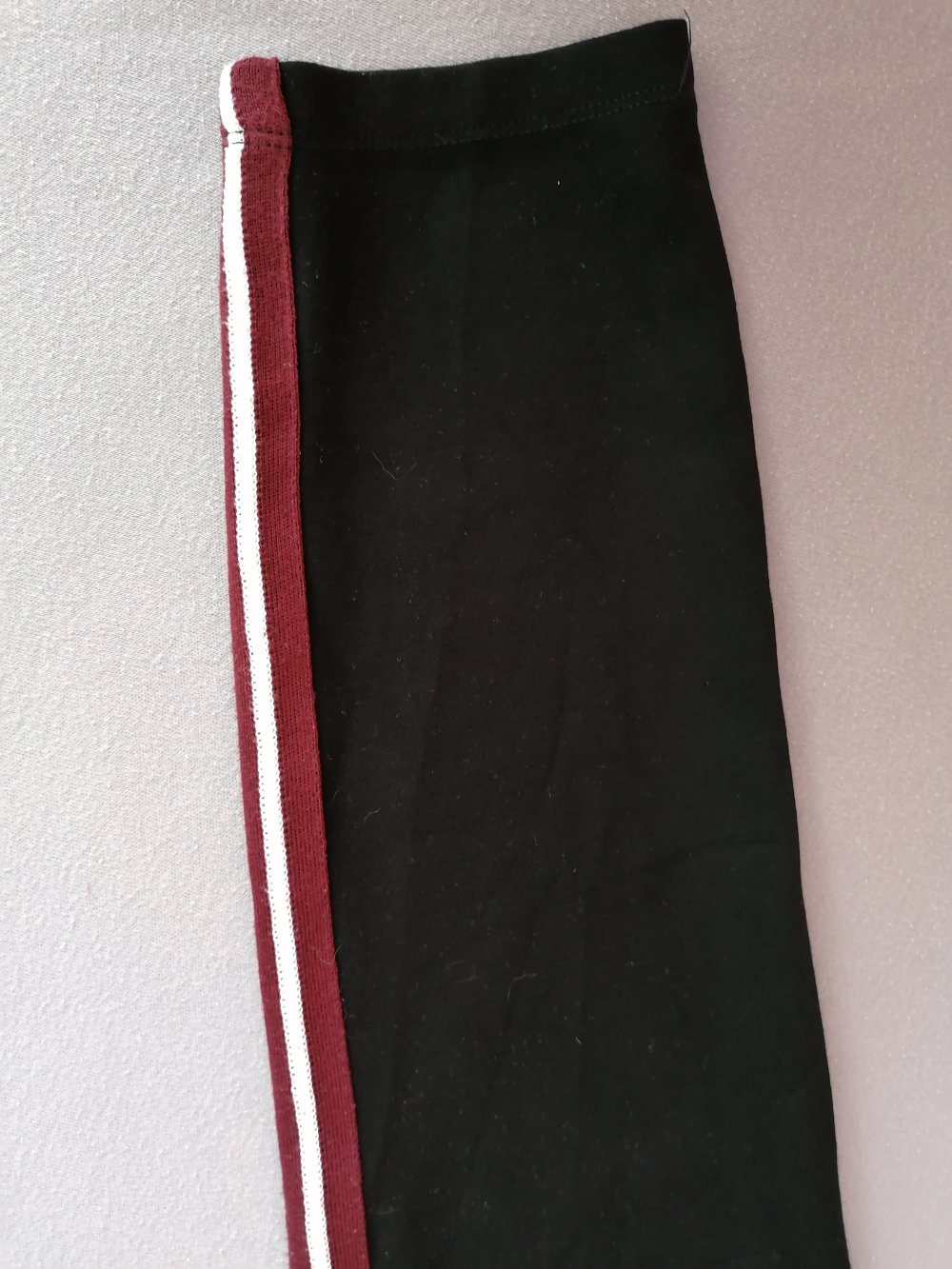 Esprit: schwarze Sweathose mit Streifen Gr. L