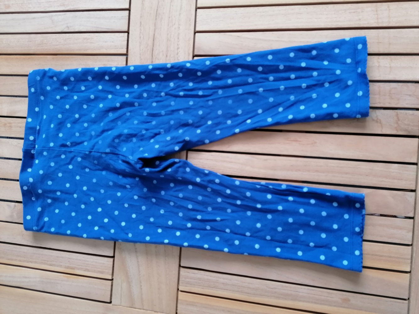 H&M: knielange Leggins mit Punkten Gr. 128