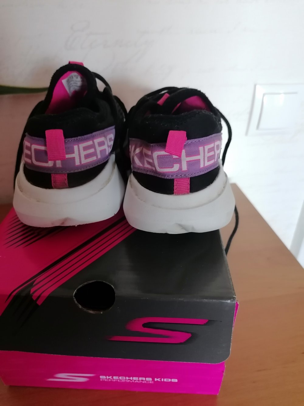 Skechers: Schwarz pinke Sneakers gr. 34