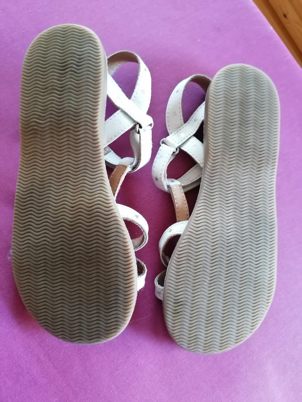 Okaidi: weiße Sandalen mit Sternchen Gr. 34
