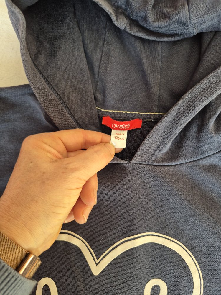 Okaidi: dunkelblauer Hoody mit Herzaufdruck Gr. 140