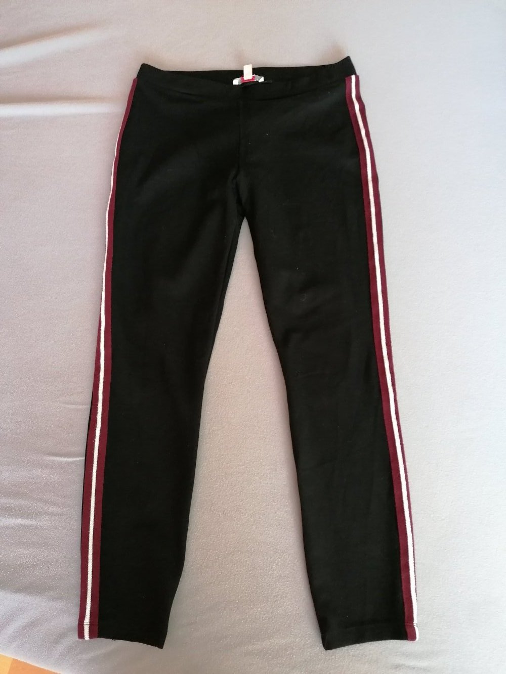 Esprit: schwarze Sweathose mit Streifen Gr. L