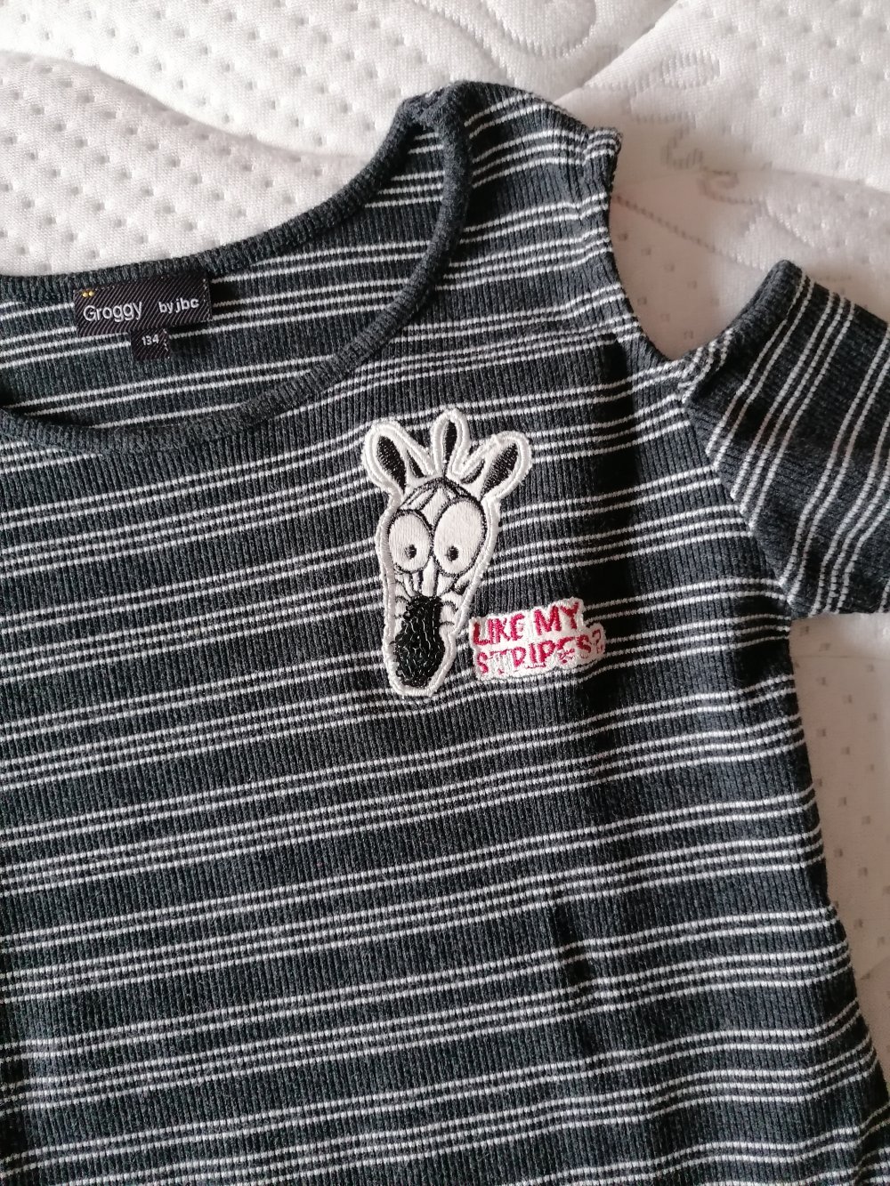JBC: gestreiftes Shirt mit Cut Out Schultern Gr. 134