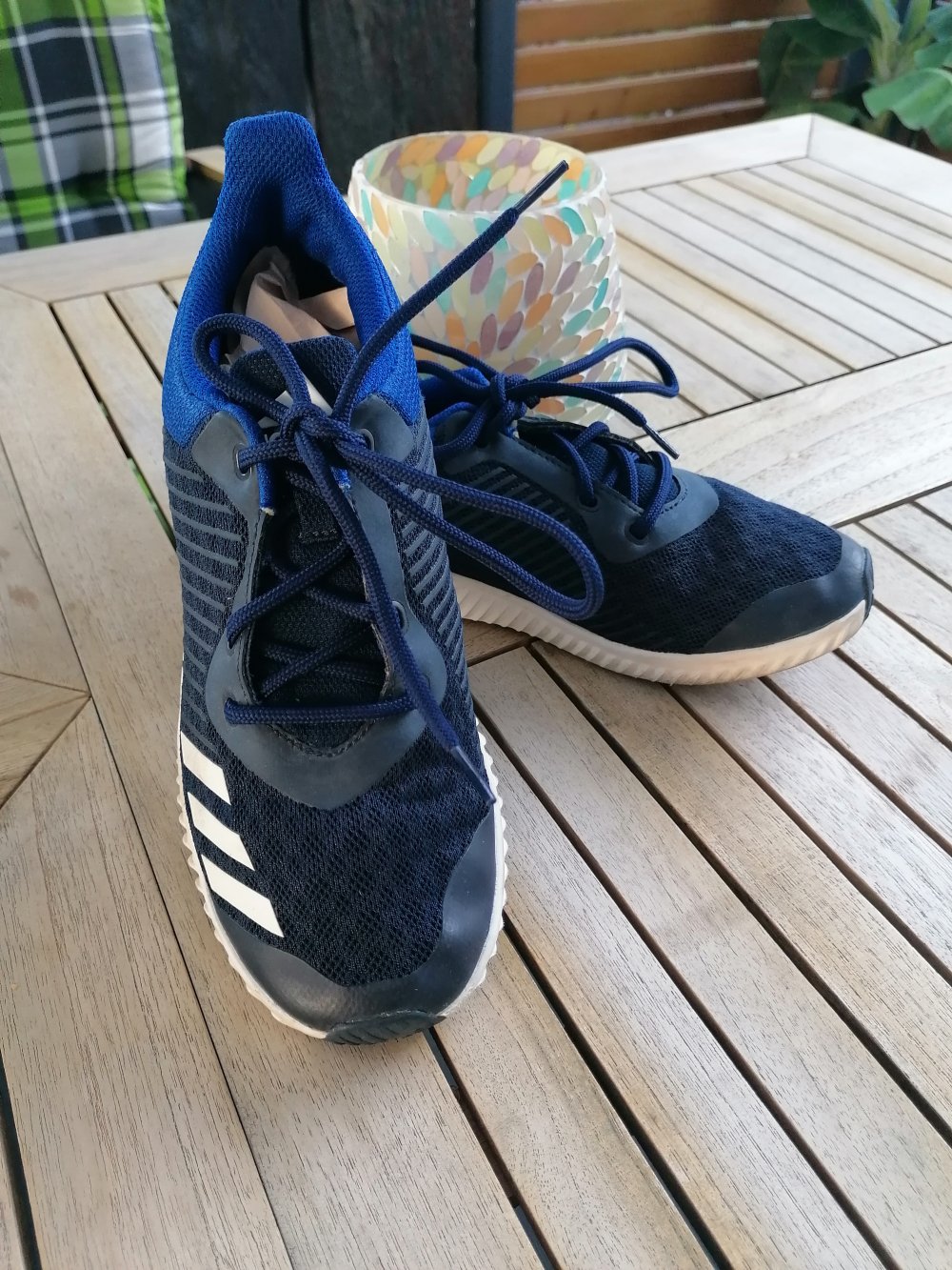 Adidas: dunkelblaue Hallenturnschuhe Gr. 36