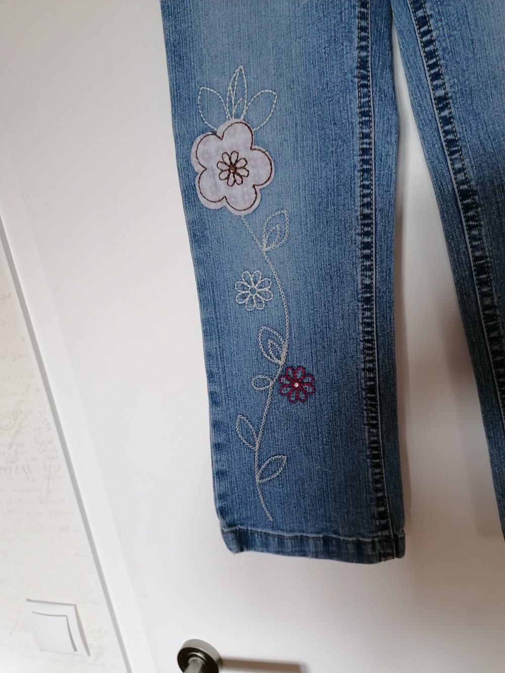 Cicero: hellblaue Jeans mit aufgestickten Blumen Gr. 116