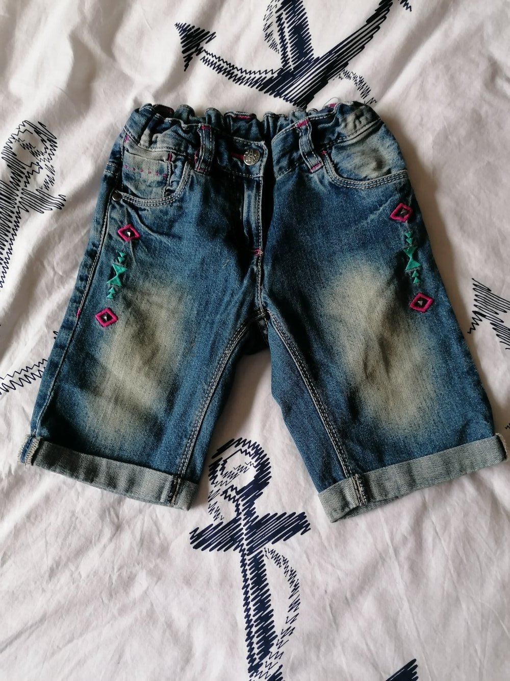 Knielange Short mit Stickereien Gr. 116