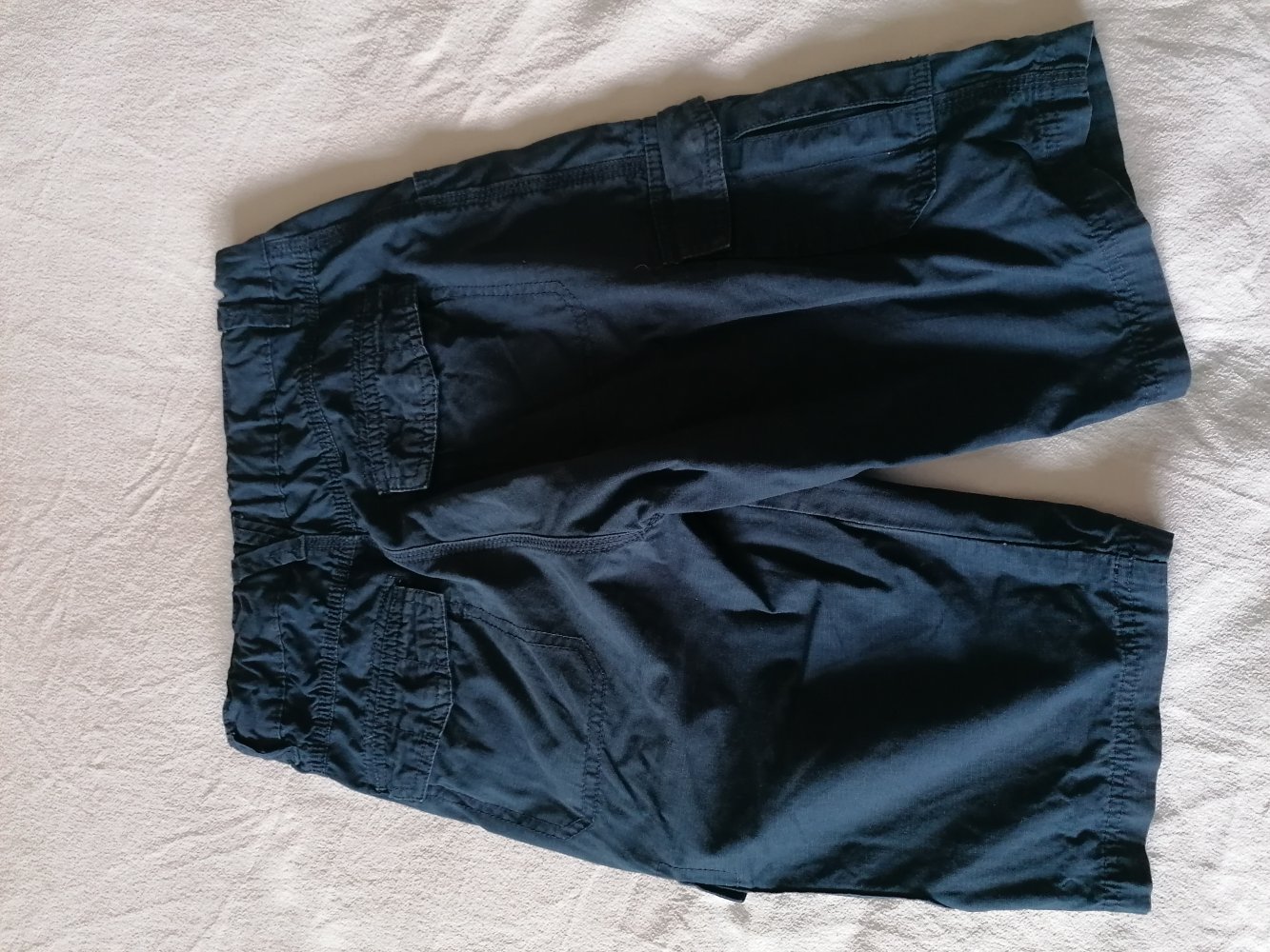 Yigga: dunkelblaue Short mit Cargotaschen Gr. 158