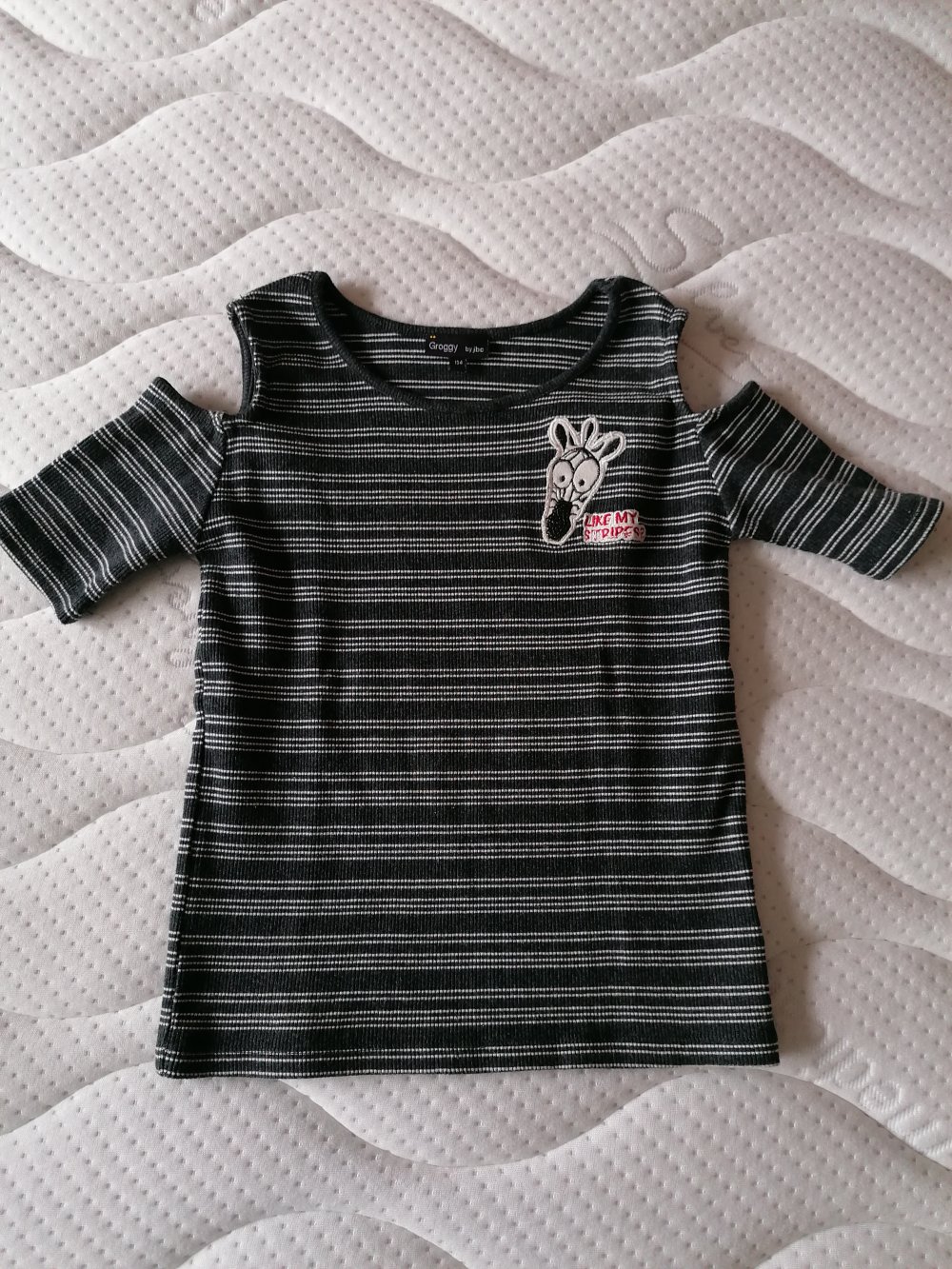JBC: gestreiftes Shirt mit Cut Out Schultern Gr. 134