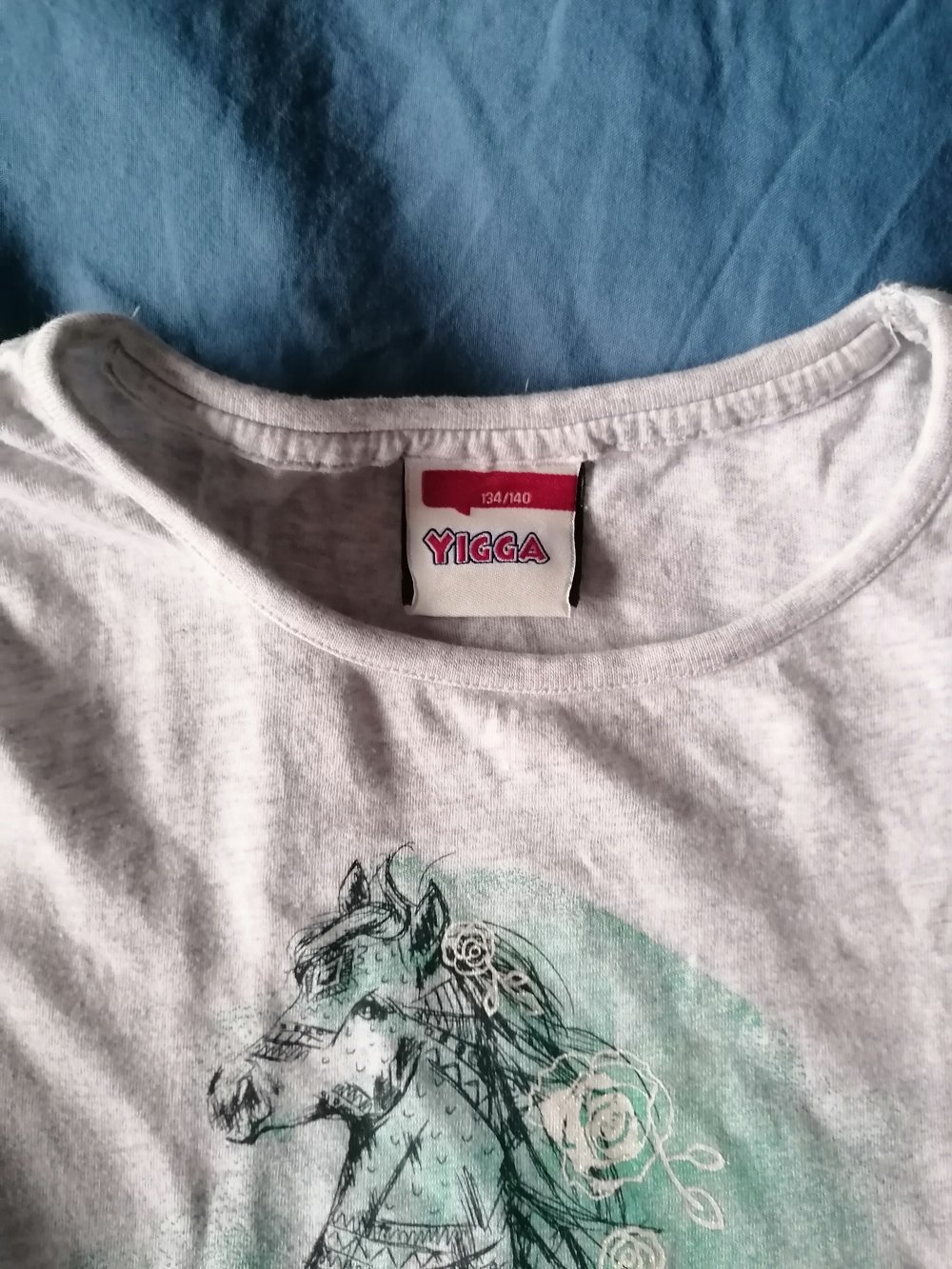 Yigga: hellgraues Tunikashirt mit Pferdeprint Gr. 134/140