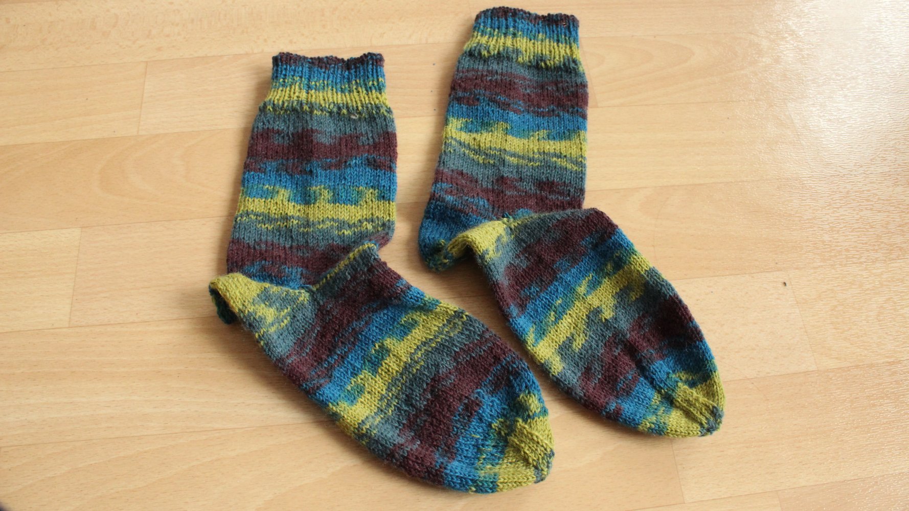 Selbstgestrickte Wollsocken