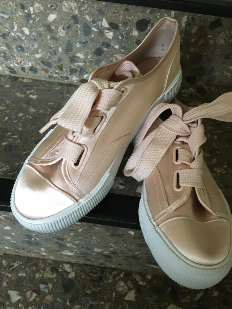 Plateausneaker mit Schnürung von H&M
