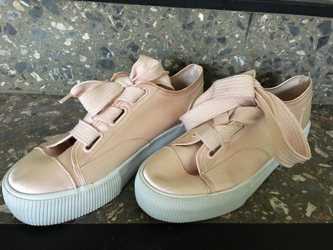Plateausneaker mit Schnürung von H&M