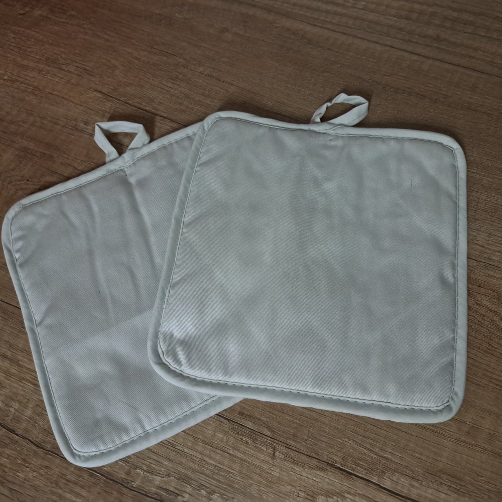 2er Set TOPFLAPPEN altweiß, mit Aluminium-Beschichtung & Aufhänger * NEU 