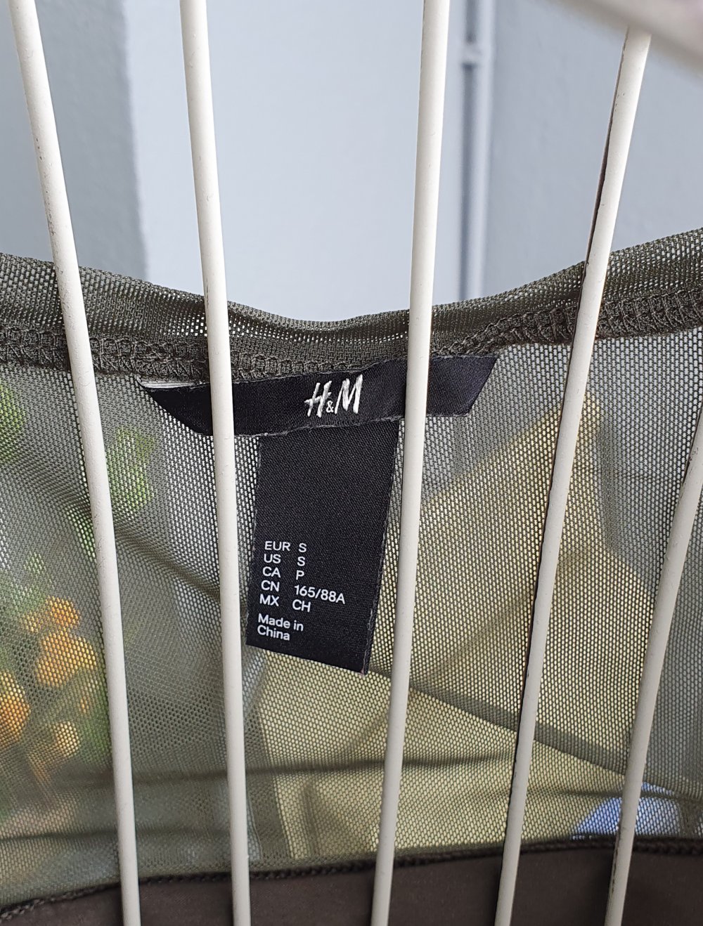 Khaki-farbenes T-Shirt H&M