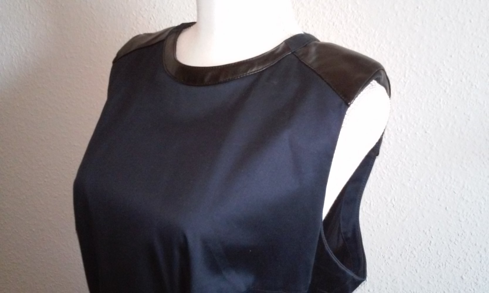 Kleid elegant feminin Etuikleider knielang Businesskleid (Lederimitat-Besatz + Gürtel)