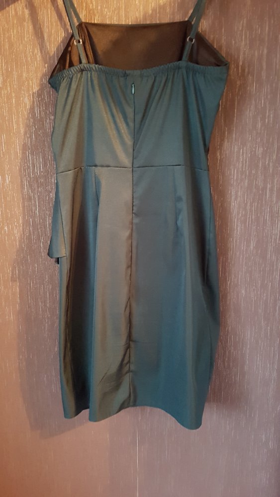 dunkelgrünes Abendkleid 