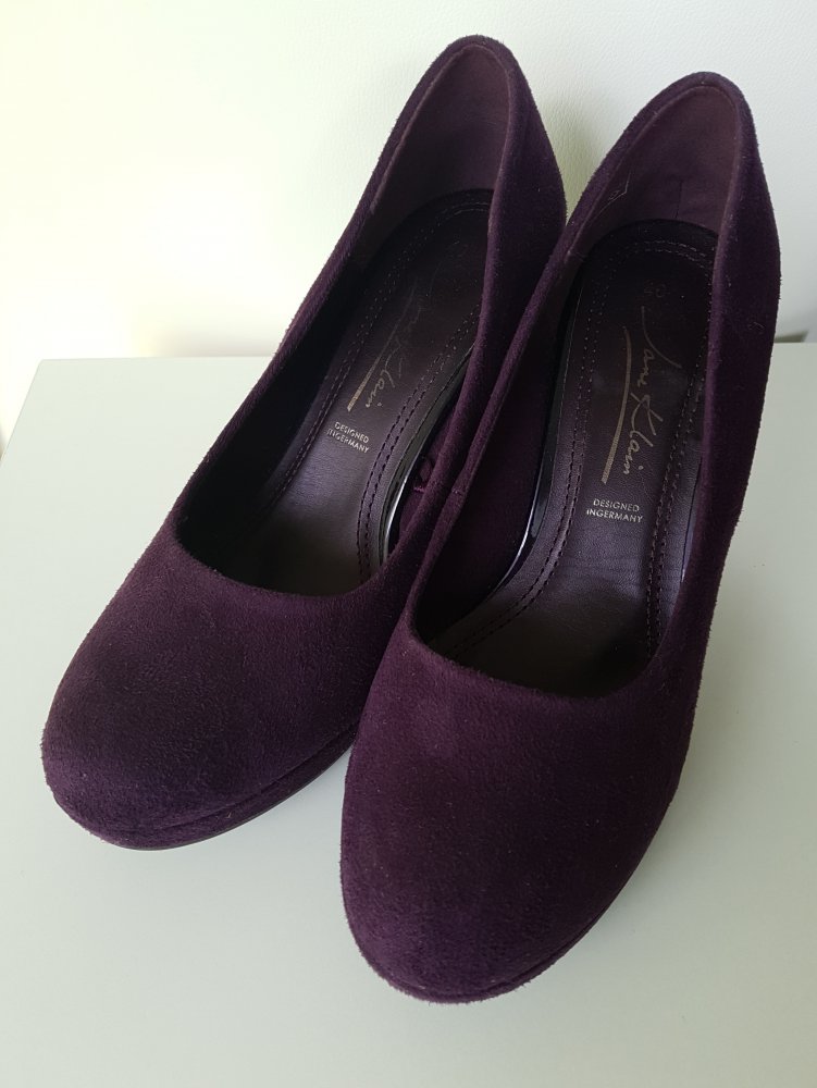 lila Pumps in Velour-Optik