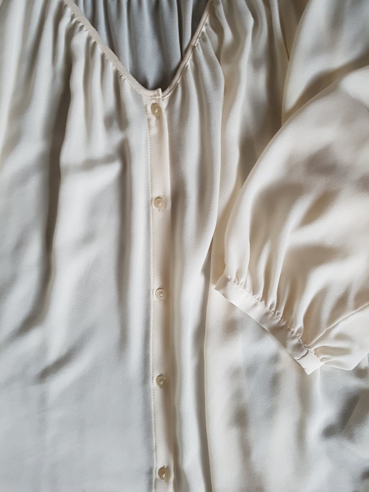 leichte helle Bluse 