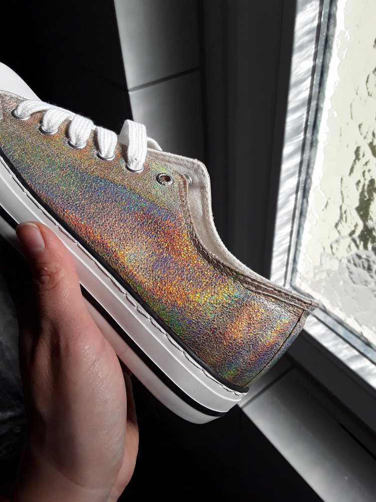 Hologramm sneaker neu