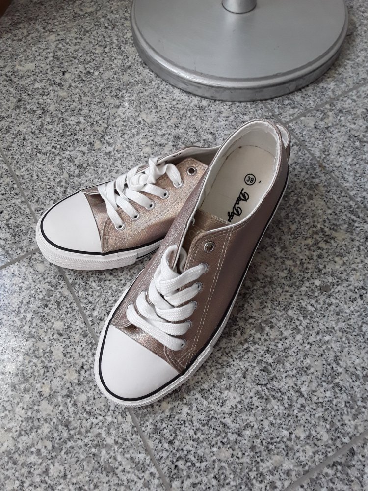 Hologramm sneaker neu