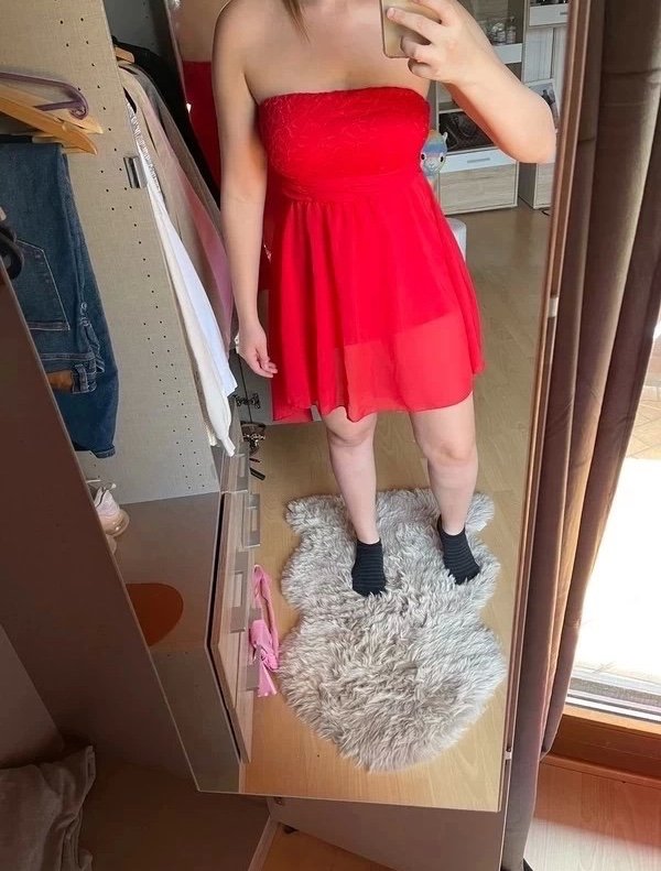 Rotes Vokuhilakleid