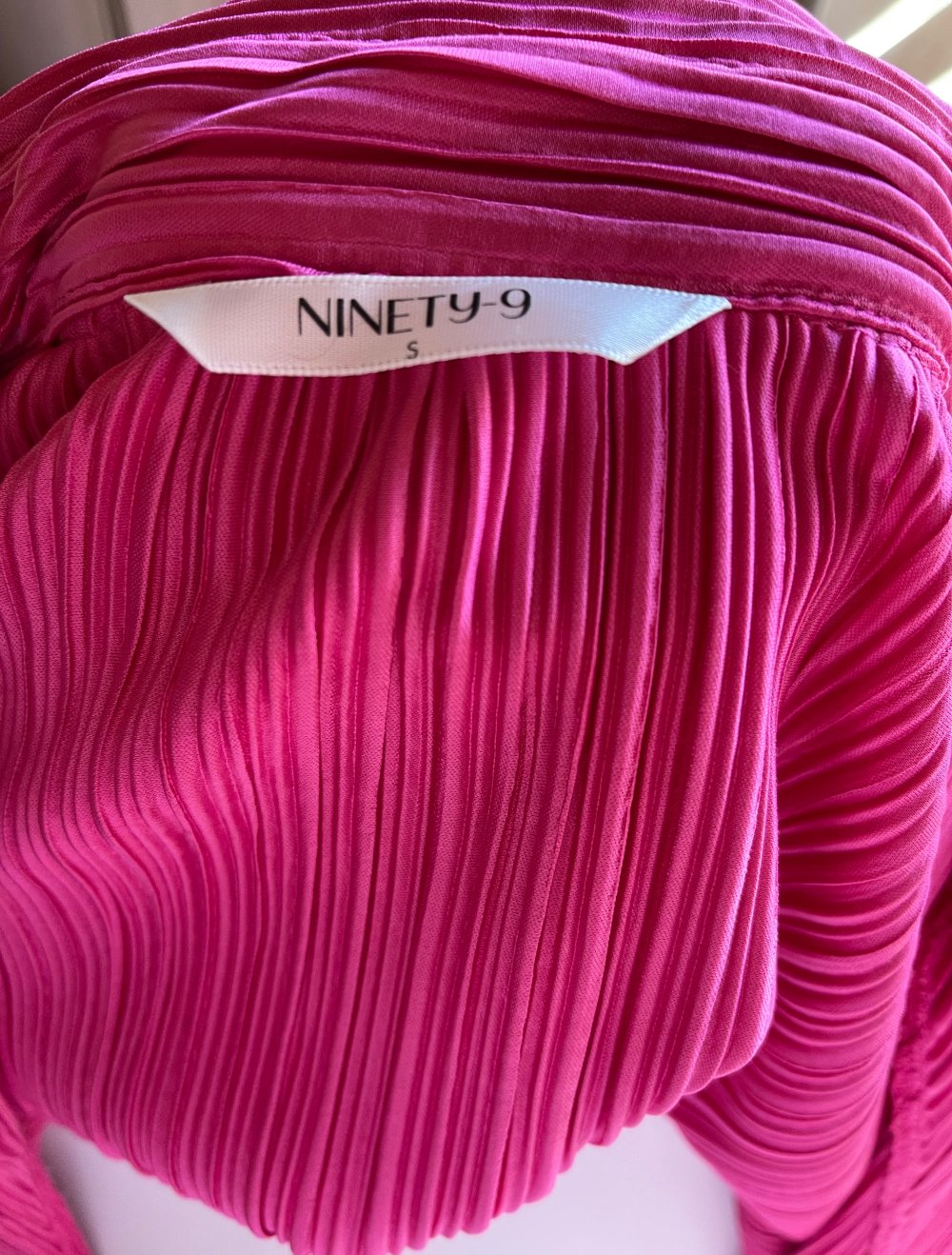 Ninety-9 pleated sundaze shirt wild berry