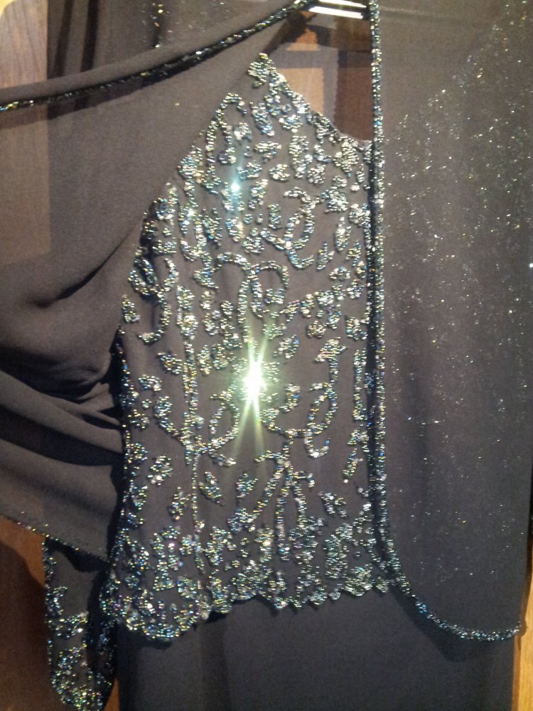 Schwarzes Abendkleid mit Bolero, mit Glasperlen bestickt  Gr. 40