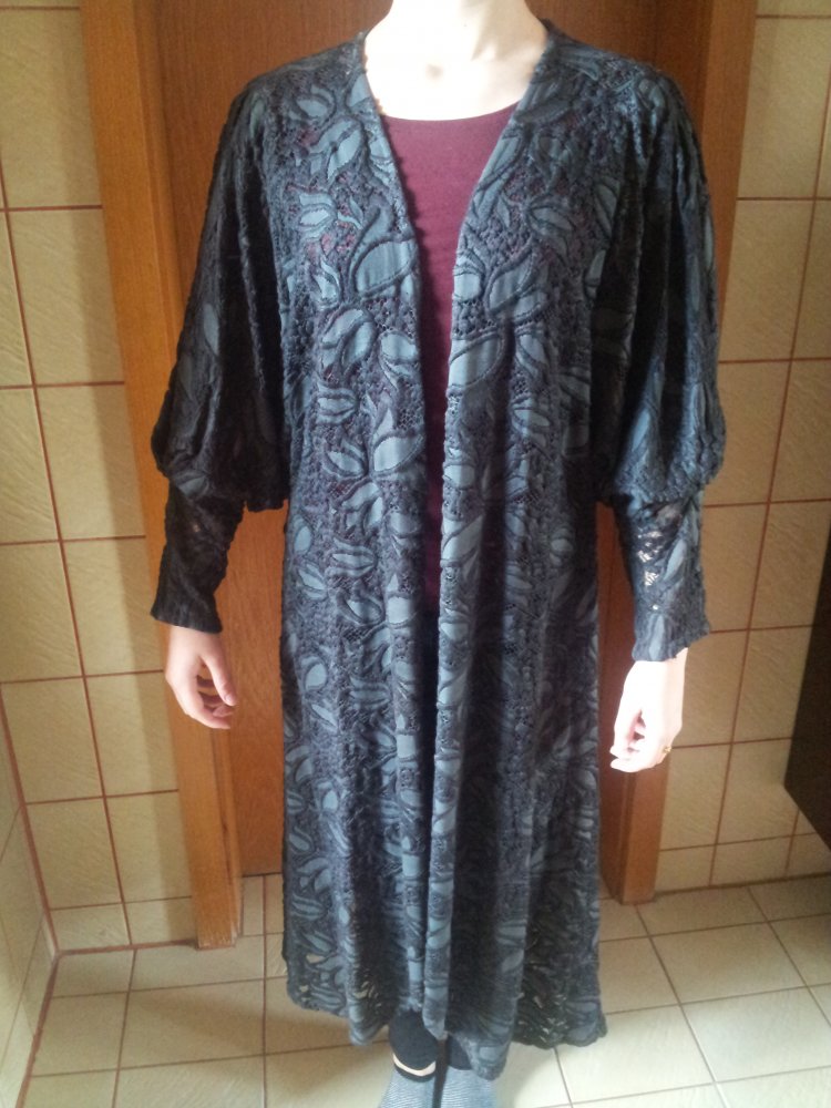 Langer Cardigan mit Spitze, schwarz/ grau,  Gr M