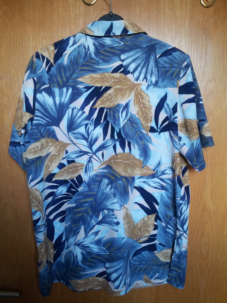 Bluse mit großen Blumen Gr 38 Gr 40, oversized, reine Viskose, mit Schulterpolster