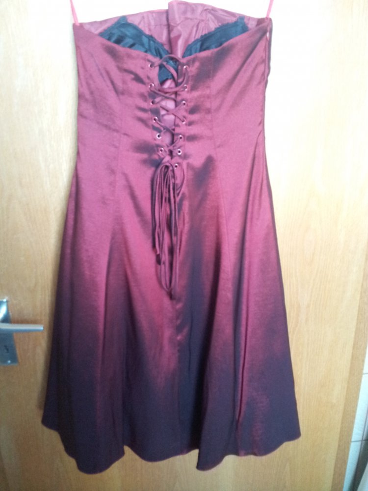 Rotes Abenkleid, Abschlussballkleid, schulterfrei, knielang, geschnürt, Gr. M von Juju& Christine