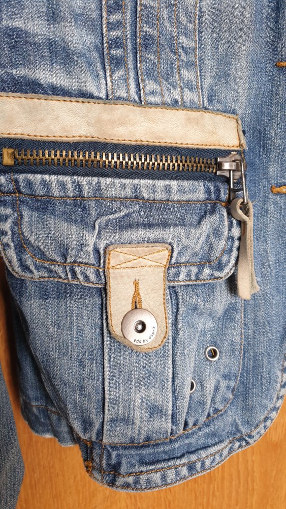 Jeansjacke von Esprit, Gr S, destroyed look