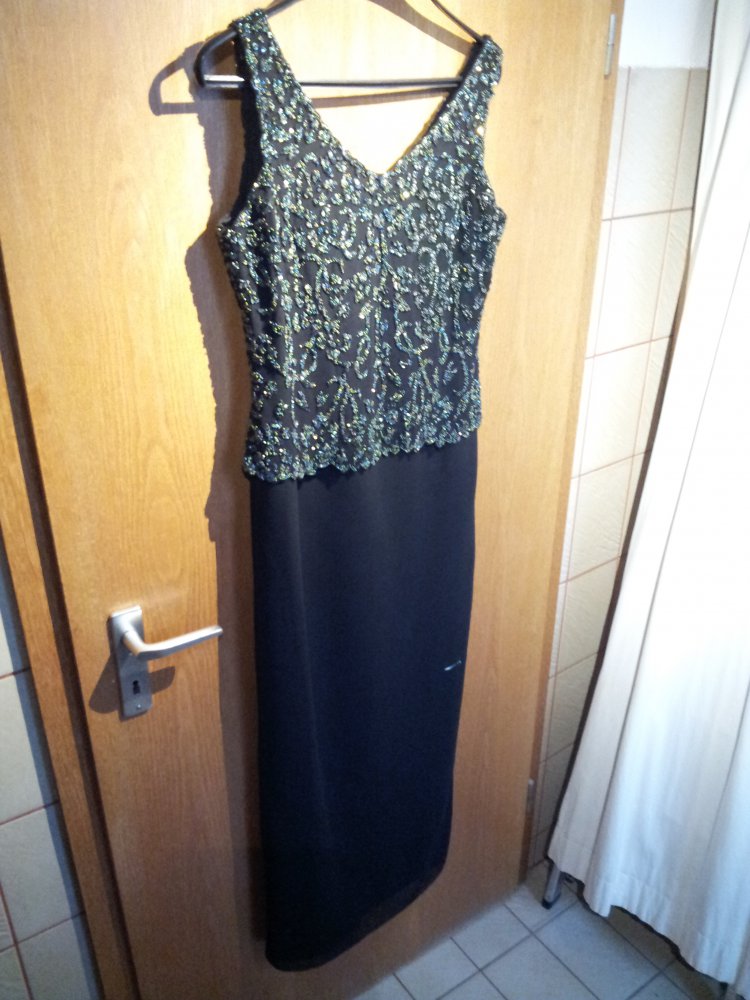 Schwarzes Abendkleid mit Bolero, mit Glasperlen bestickt  Gr. 40