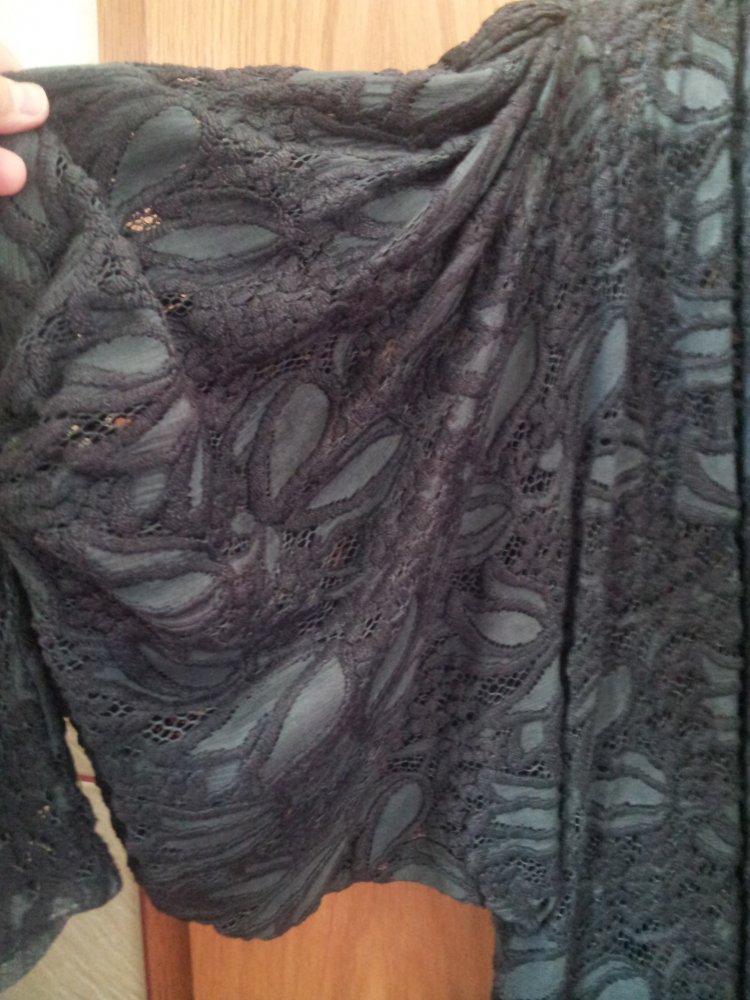 Langer Cardigan mit Spitze, schwarz/ grau,  Gr M