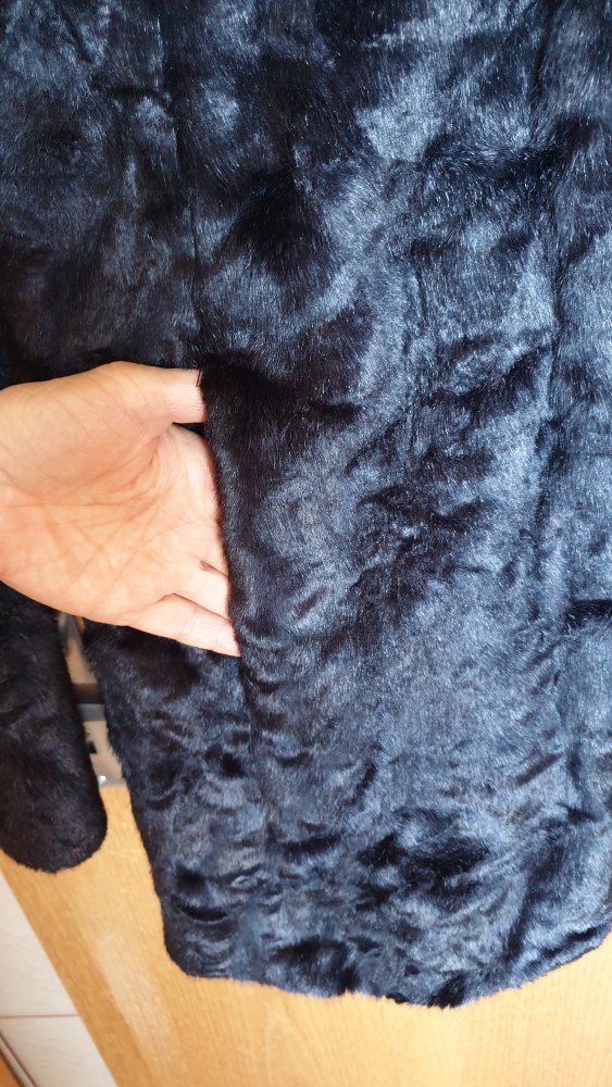 Fake Fur Mantel in Persianeroptik