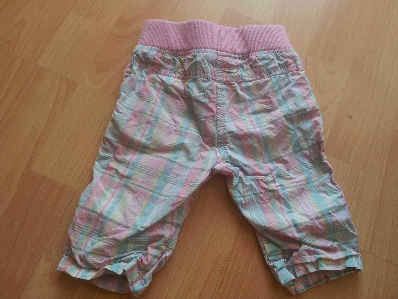  kurze Hose rosa weiß türkis gelb kariert Gr. 86
